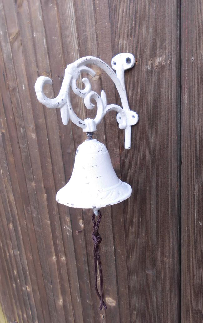 Haustürglocke im Landhausstil mit kustvollem Träger Glocke Gusseisen 